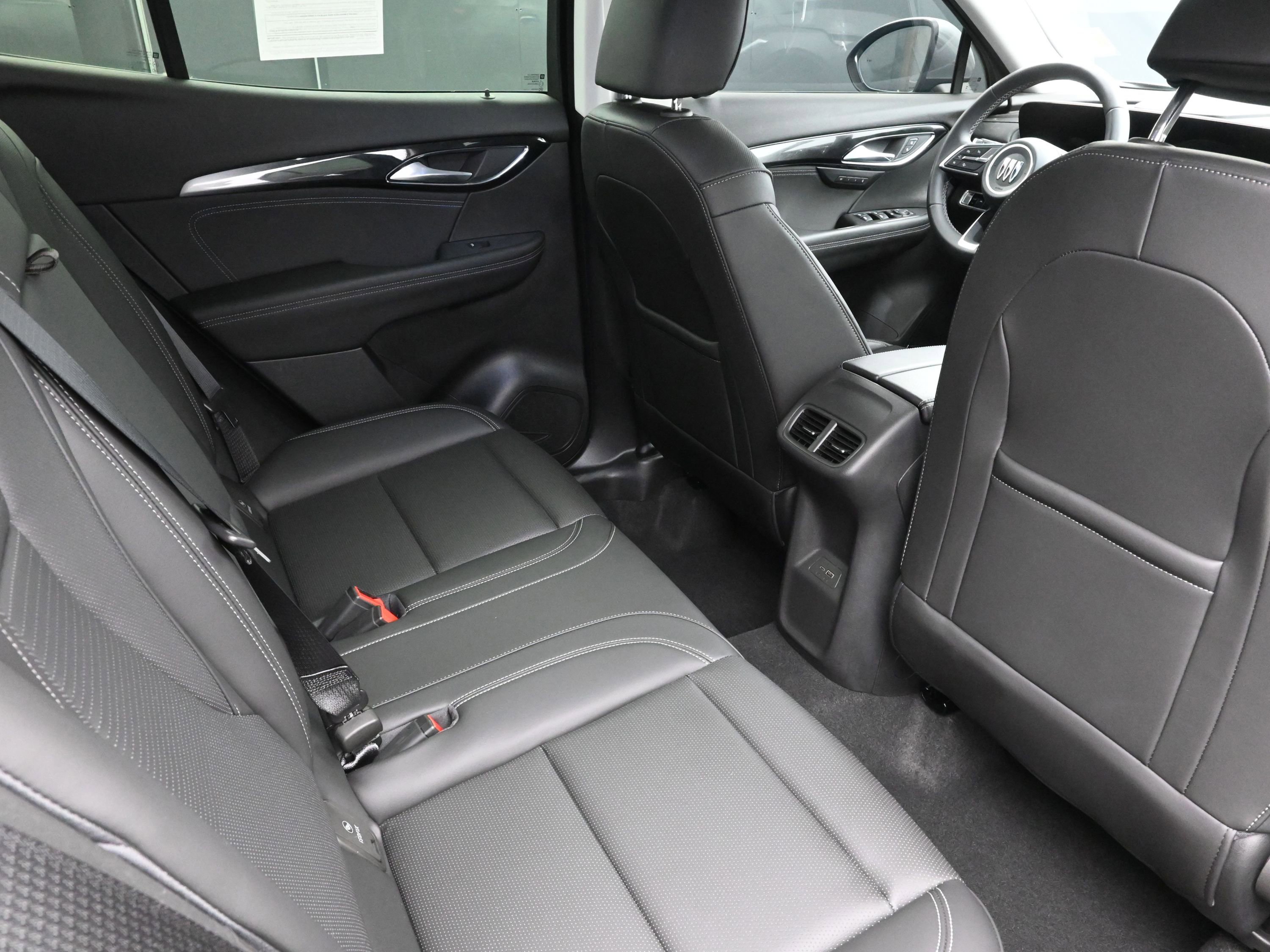 Used 2024 Buick Envision Preferred image 25