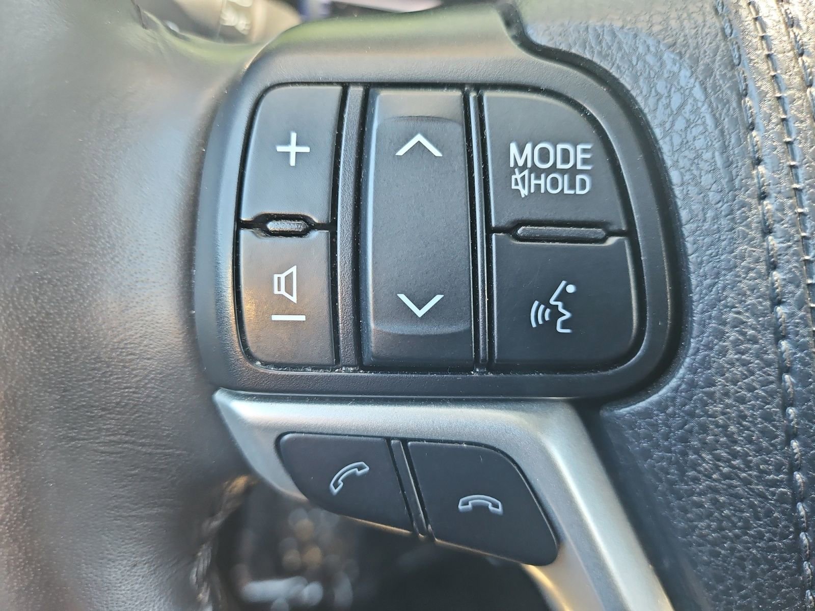 Used 2019 Toyota Highlander SE AWD/4WD image 24