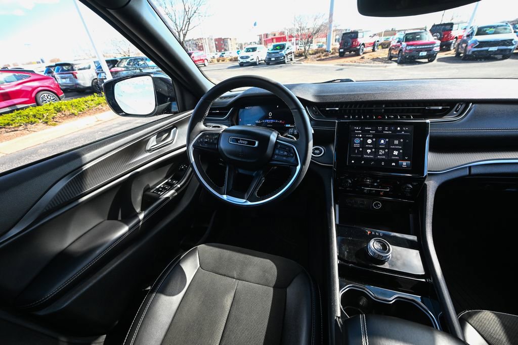 Used 2023 Jeep Grand Cherokee L Laredo image 35