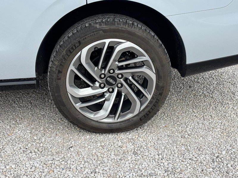 New 2025 Lincoln Navigator Reserve image 9