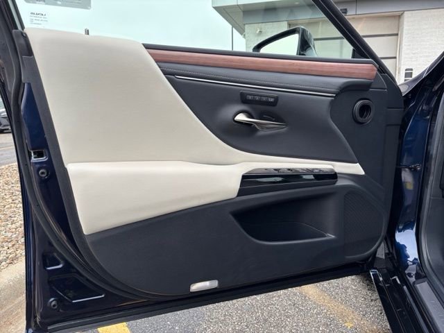 Used 2025 Lexus ES 350 w/ Premium Package image 11