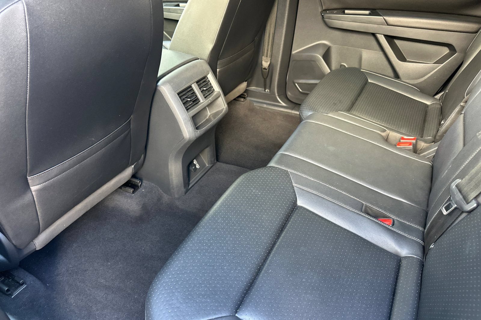 Used 2020 Volkswagen Atlas Cross Sport SE AWD/4WD image 14