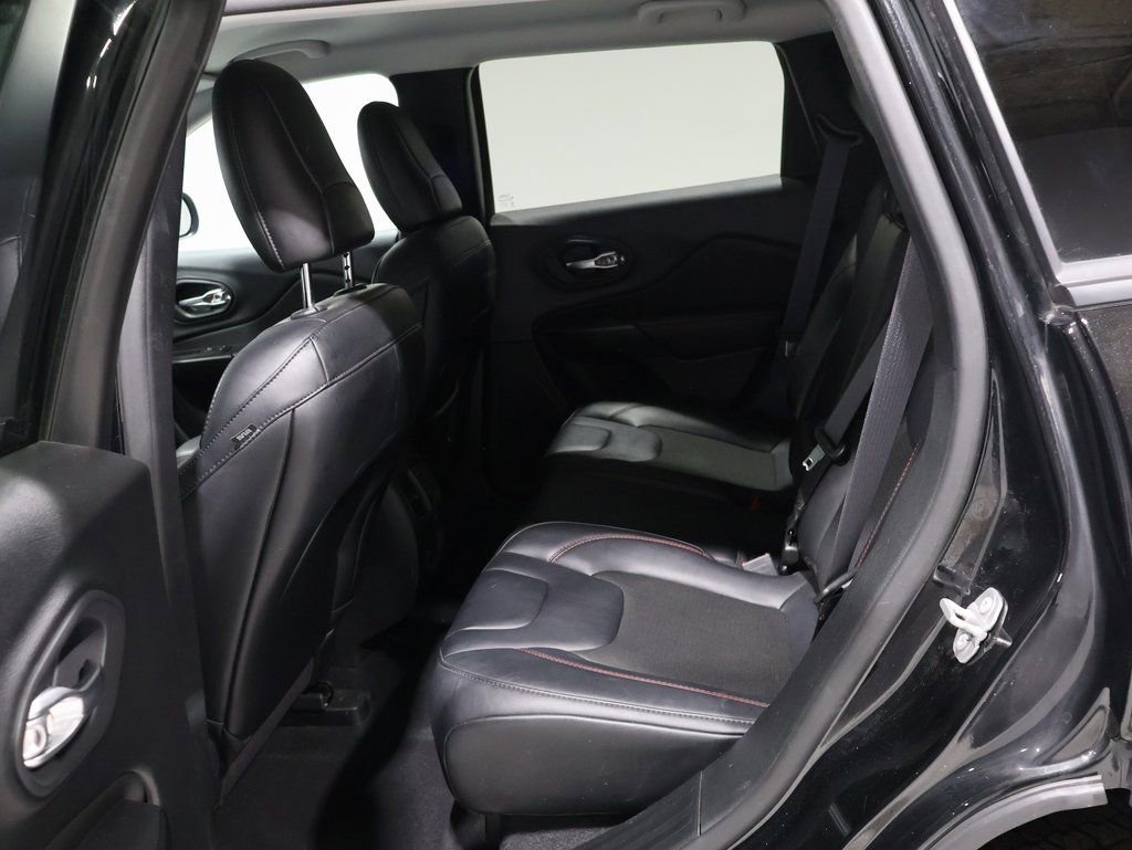 Used 2022 Jeep Cherokee Trailhawk w/ Comfort/Convenience Group image 16