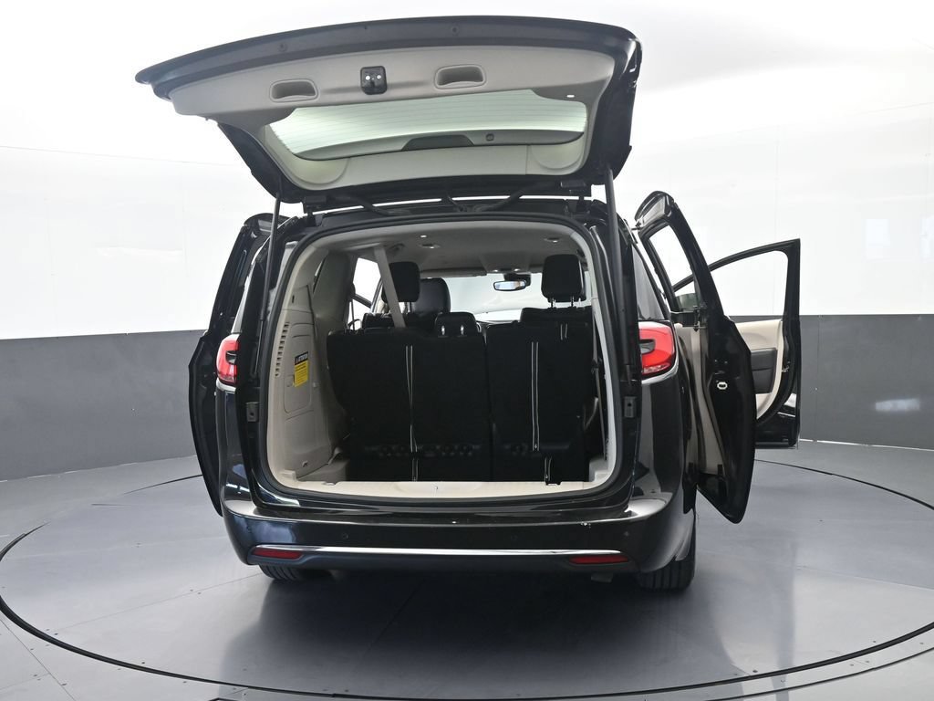 Used 2023 Chrysler Pacifica Touring-L FWD image 74