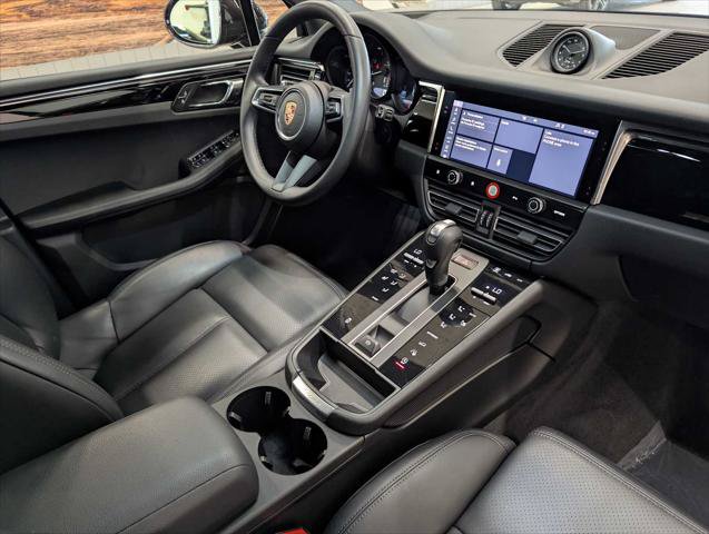 Used 2025 Porsche Macan AWD/4WD image 14