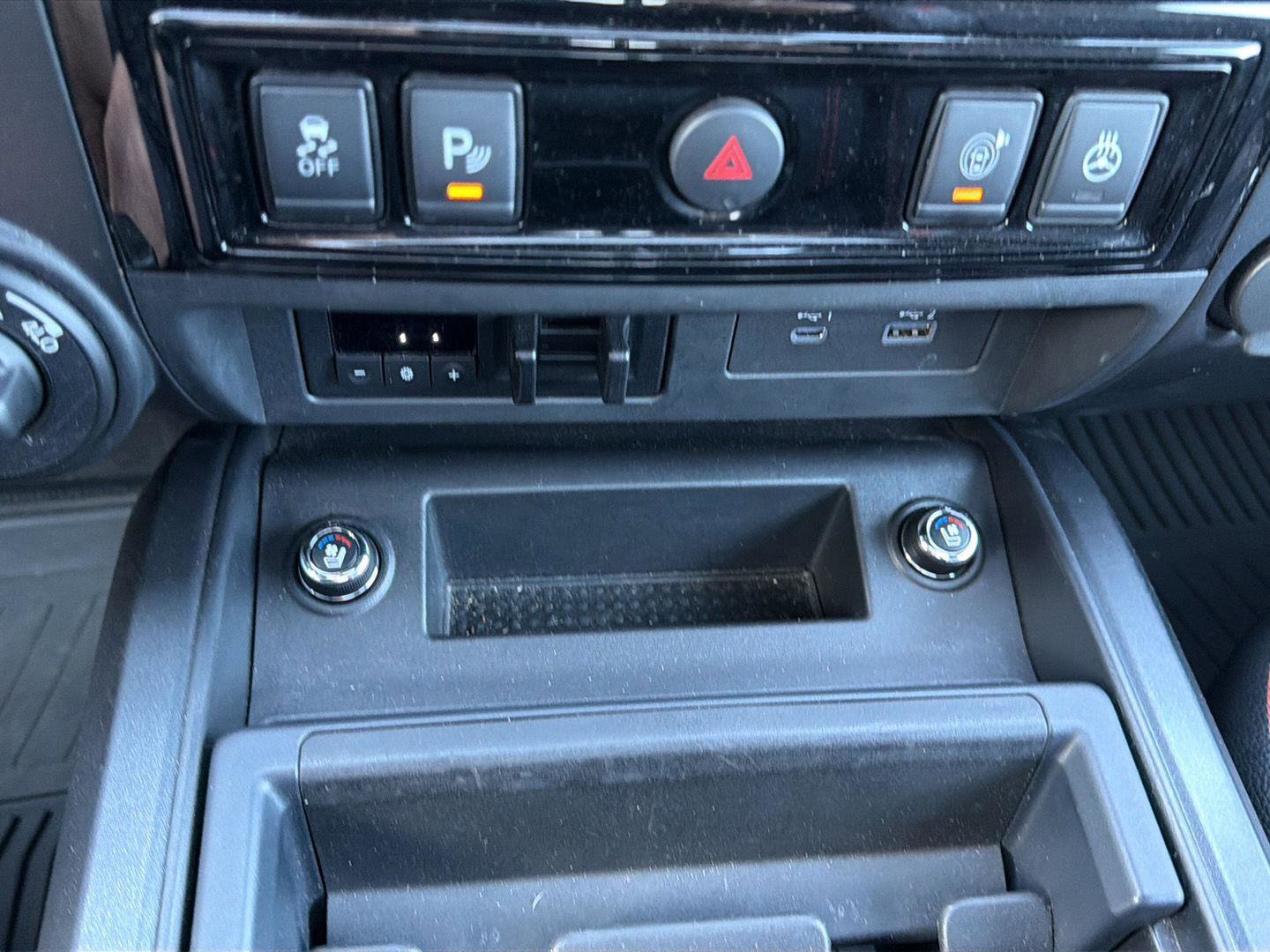 Used 2021 Nissan Titan PRO-4X w/ Pro-4x Convenience Package AWD/4WD image 21