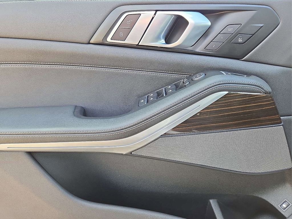 Used 2024 BMW X5 xDrive50e image 20