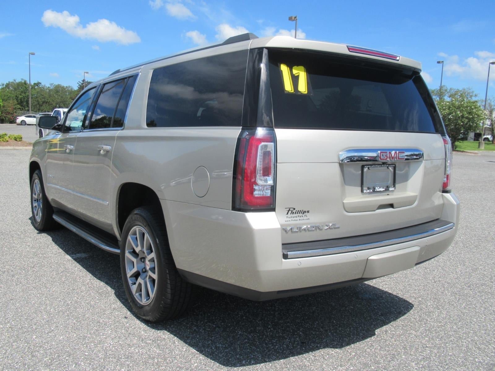 Used 2017 GMC Yukon XL Denali RWD image 5