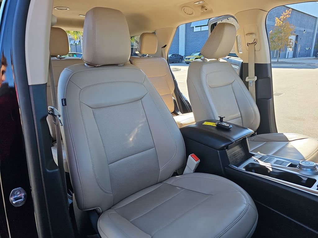 Used 2023 Ford Explorer Limited image 13