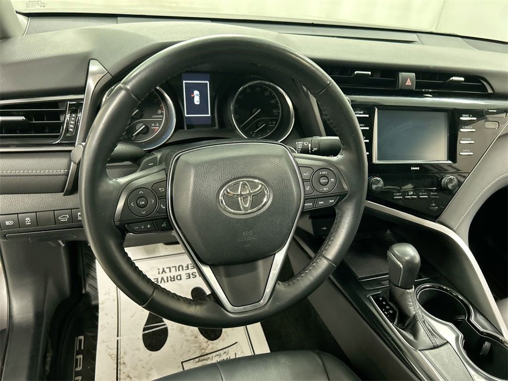 Used 2020 Toyota Camry image 4