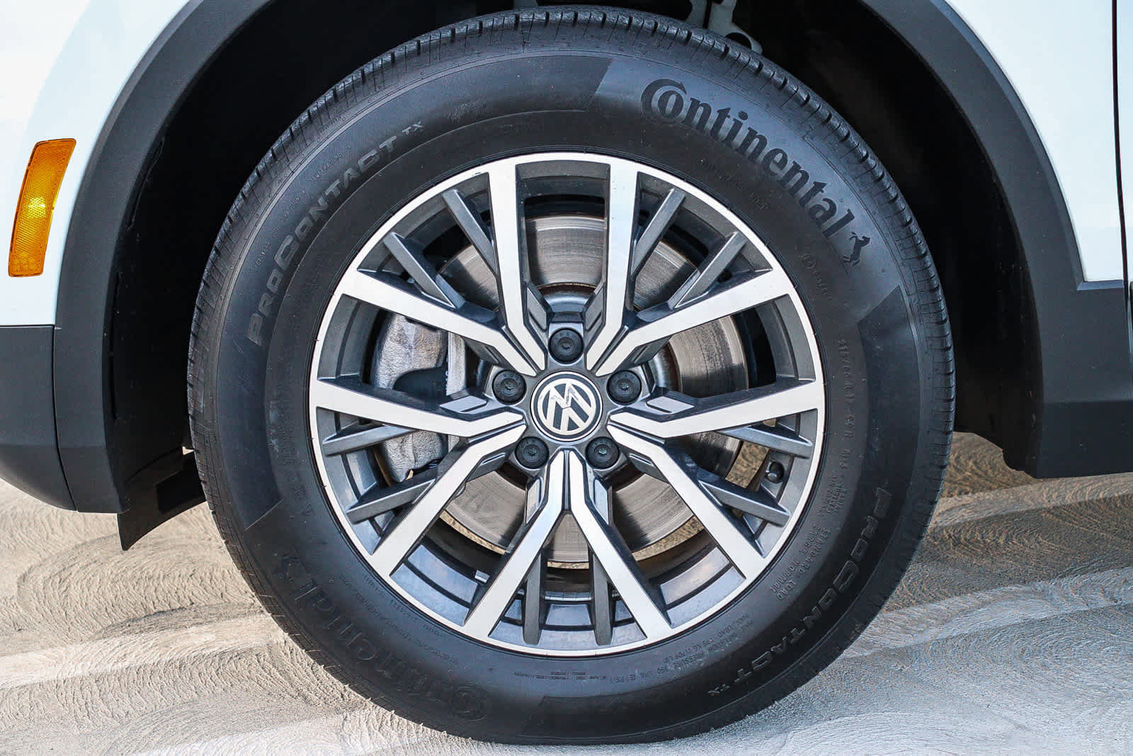 Used 2018 Volkswagen Tiguan SE image 12