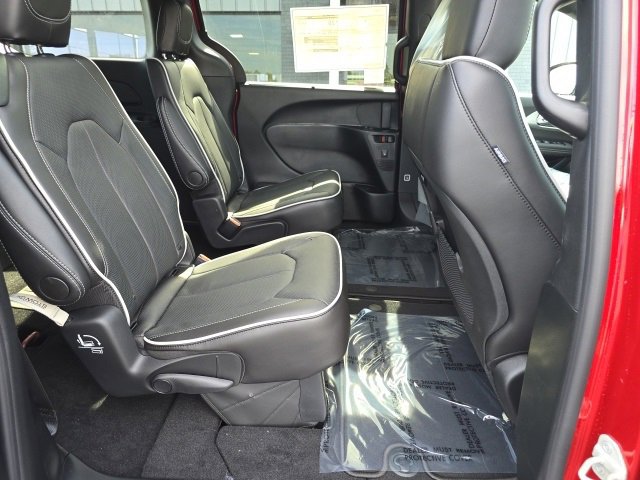 New 2026 Chrysler Pacifica Limited w/ S Appearance Package image 26