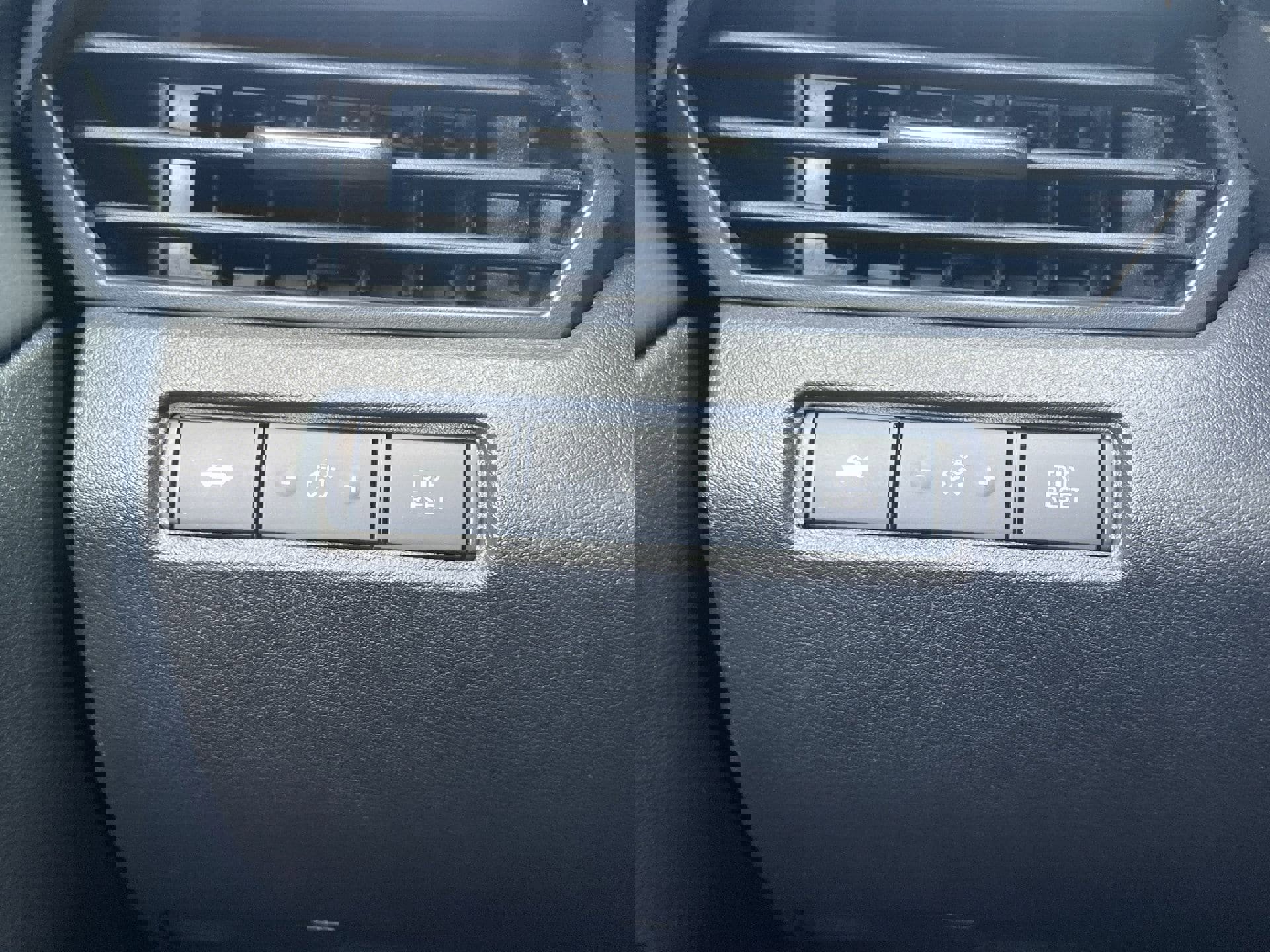 Used 2024 Nissan Altima 2.5 SR image 11