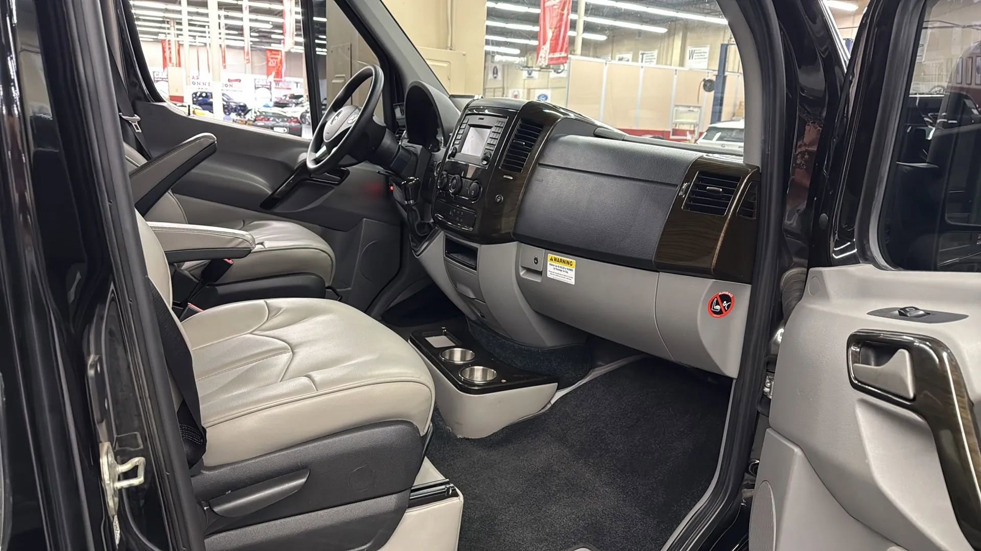 Used 2016 Mercedes-Benz Sprinter 2500 image 30