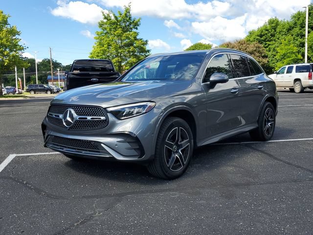 Used 2023 Mercedes-Benz GLC 300 4MATIC image 2