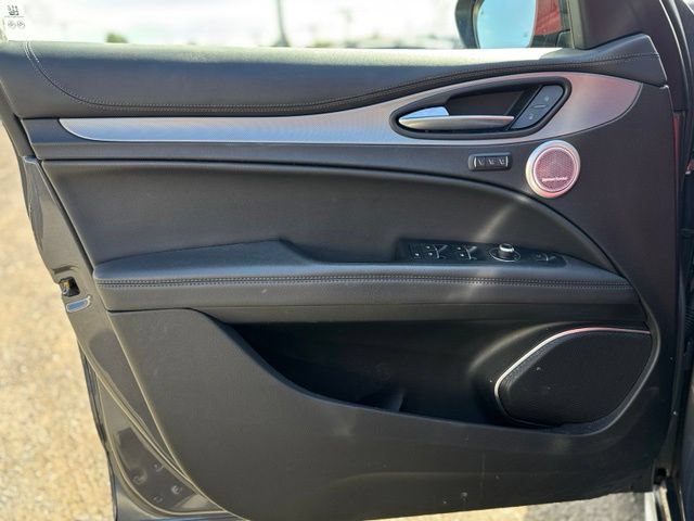 Used 2022 Alfa Romeo Stelvio Veloce AWD/4WD image 11