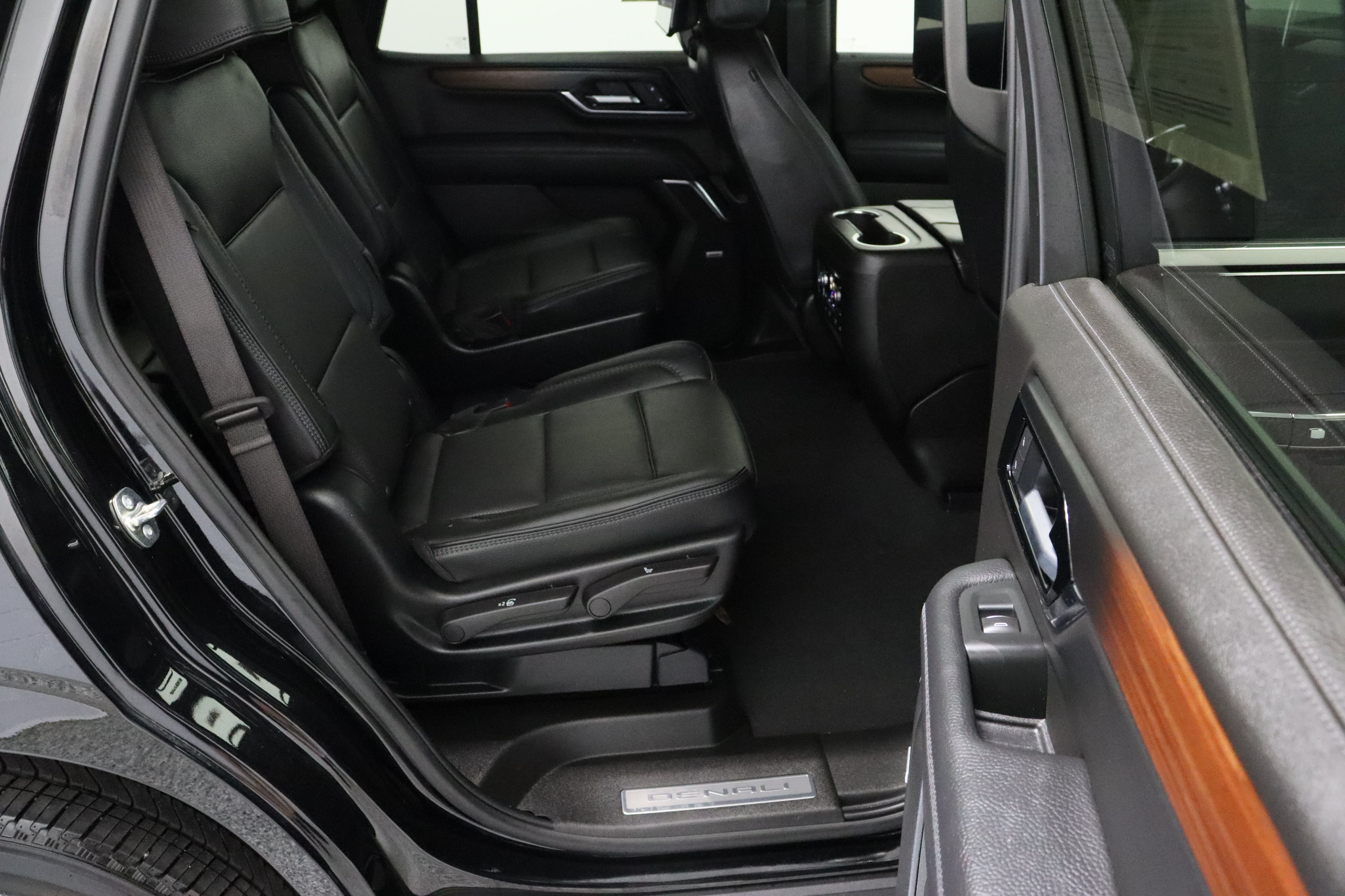 Used 2026 GMC Yukon Denali w/ Denali Reserve Package AWD/4WD image 41