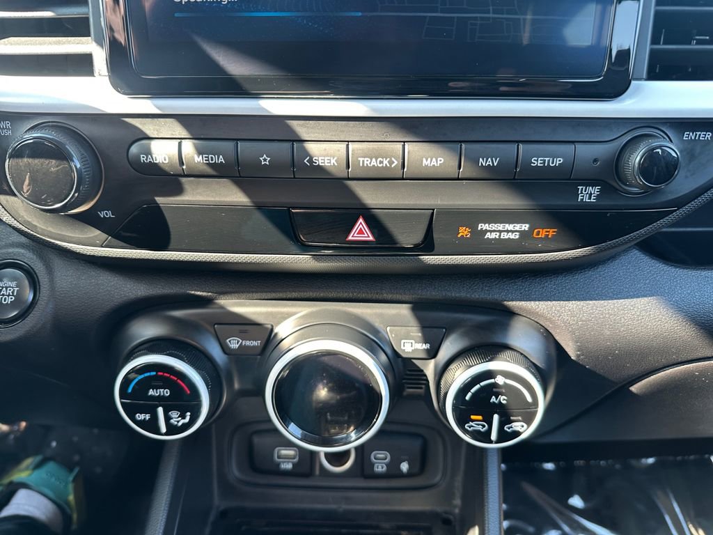 Used 2023 Hyundai Venue Limited image 23