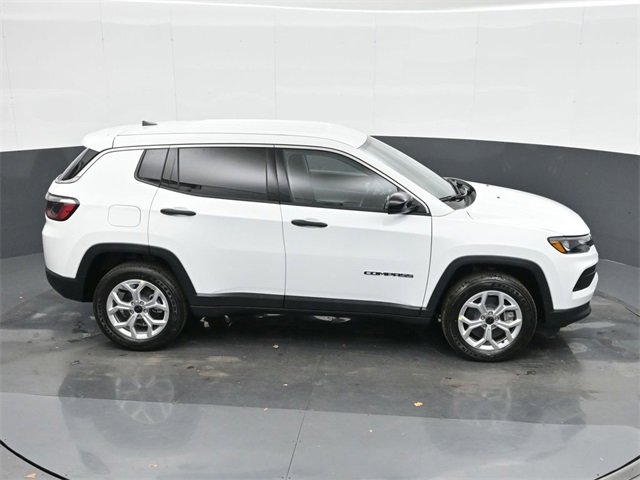 Used 2025 Jeep Compass Sport image 30
