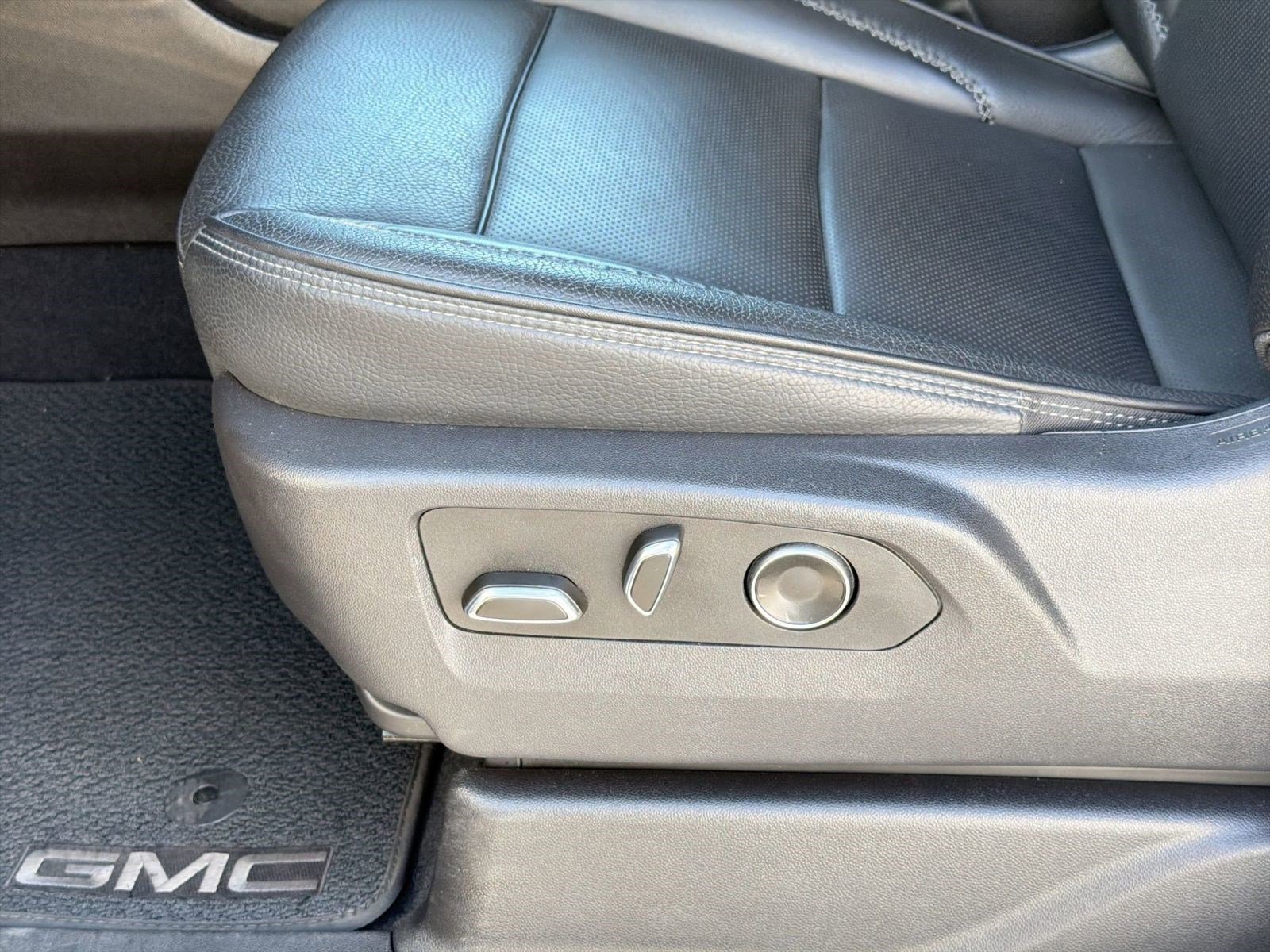 Used 2025 GMC Yukon XL Denali AWD/4WD image 13