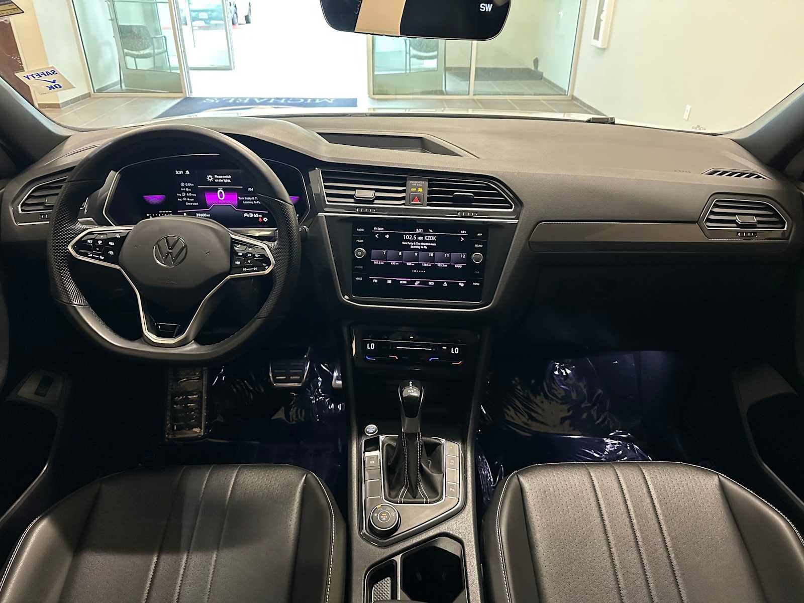 Used 2022 Volkswagen Tiguan SE R-Line AWD/4WD image 10