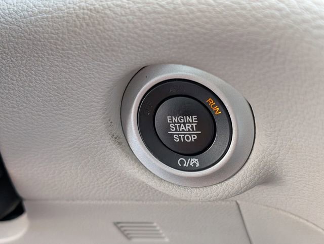 Used 2023 Chrysler Pacifica Limited image 42