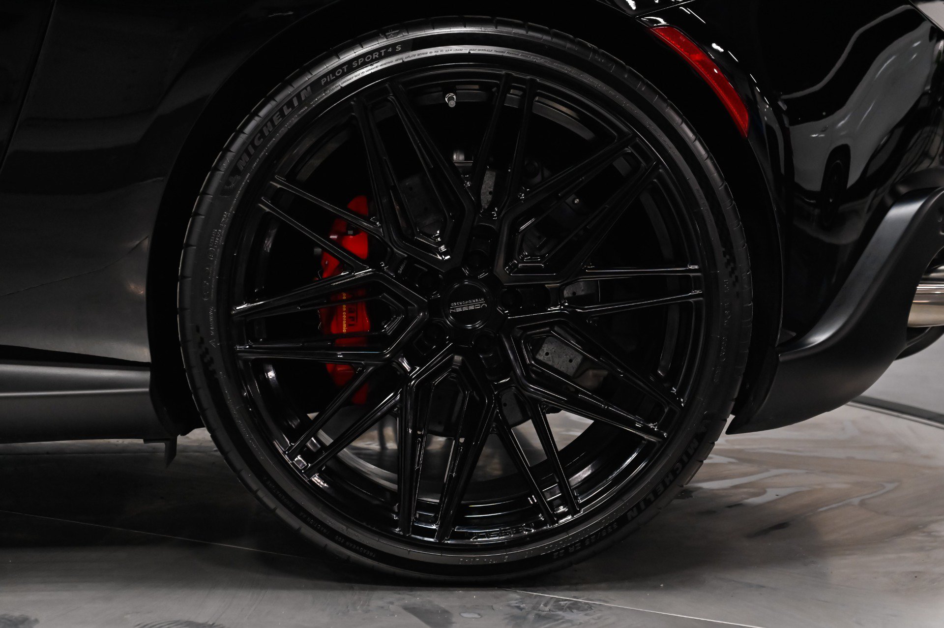 Used 2022 Ferrari Roma RWD image 40