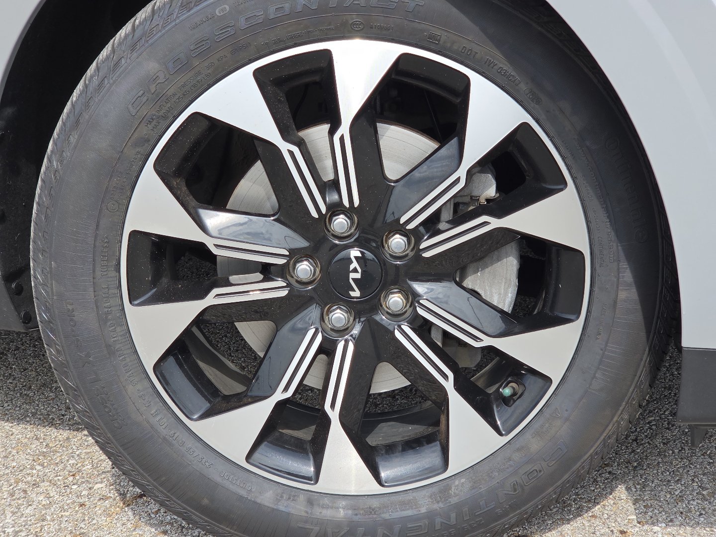 Used 2024 Kia Carnival EX FWD image 10