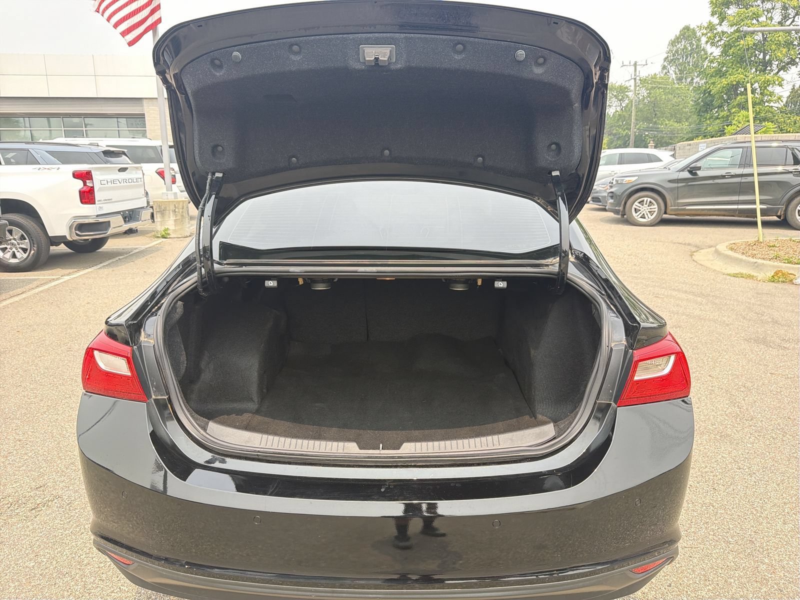 Used 2018 Chevrolet Malibu LT w/ Leather Package FWD image 35