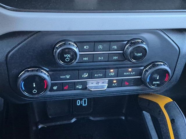 Used 2022 Ford Bronco Badlands image 28