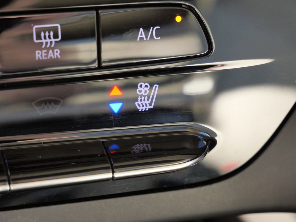 Used 2022 Buick Envision Avenir w/ Technology Package II AWD/4WD image 49