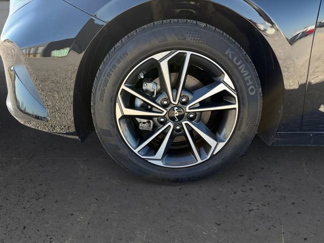 Used 2024 Kia Forte LXS image 9