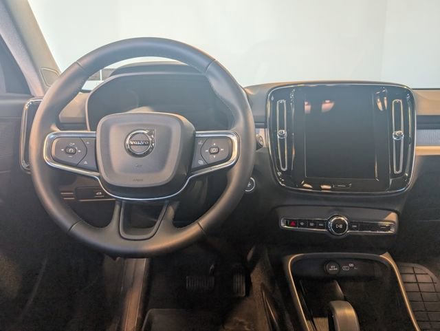 Used 2026 Volvo XC40 B5 Core w/ Climate Package image 16