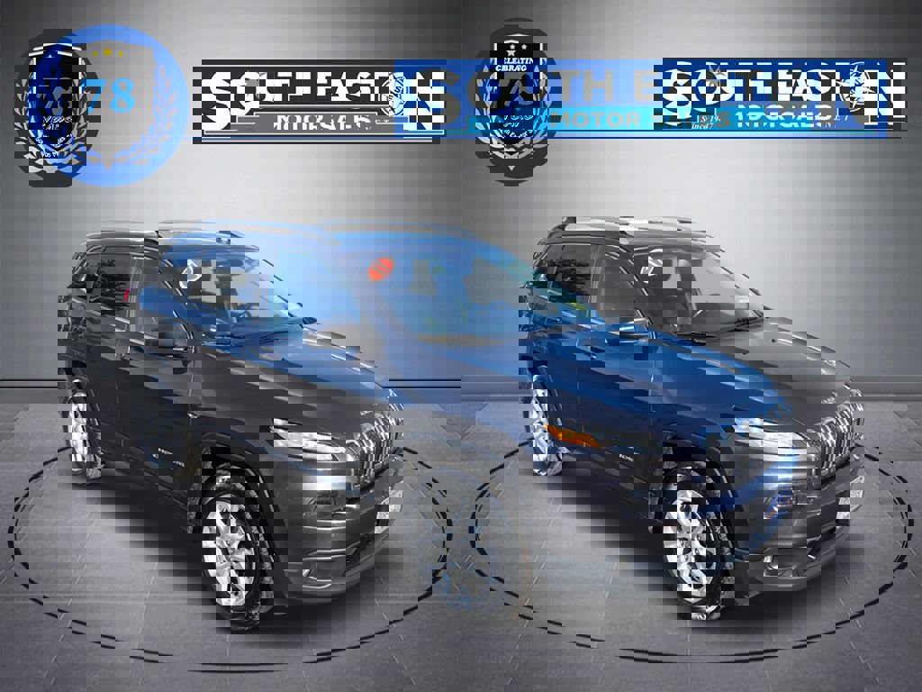 Used 2017 Jeep Cherokee Latitude w/ True North Edition image 2