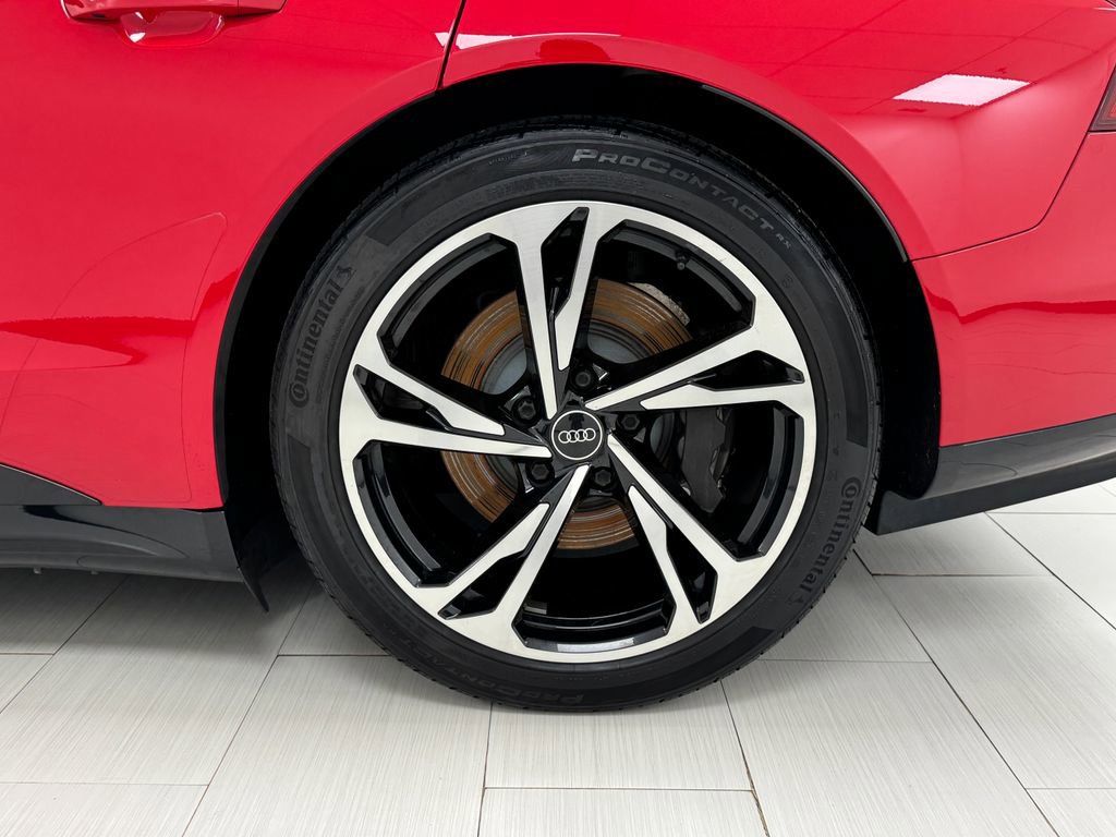 Used 2022 Audi e-tron GT Premium Plus w/ Performance Package image 40