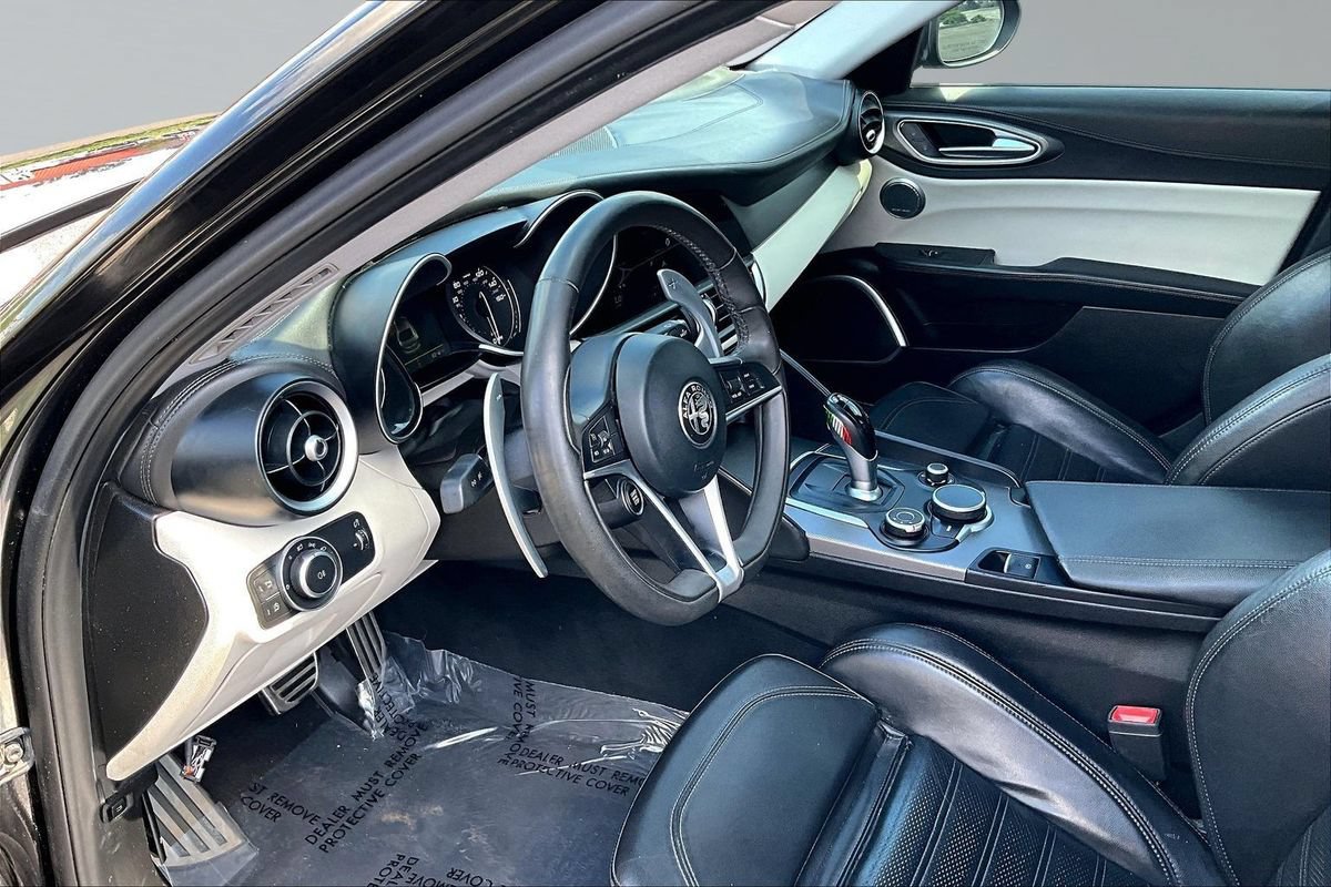 Used 2018 Alfa Romeo Giulia Ti Sport w/ Quick Order Package 22S Sport AWD/4WD image 11