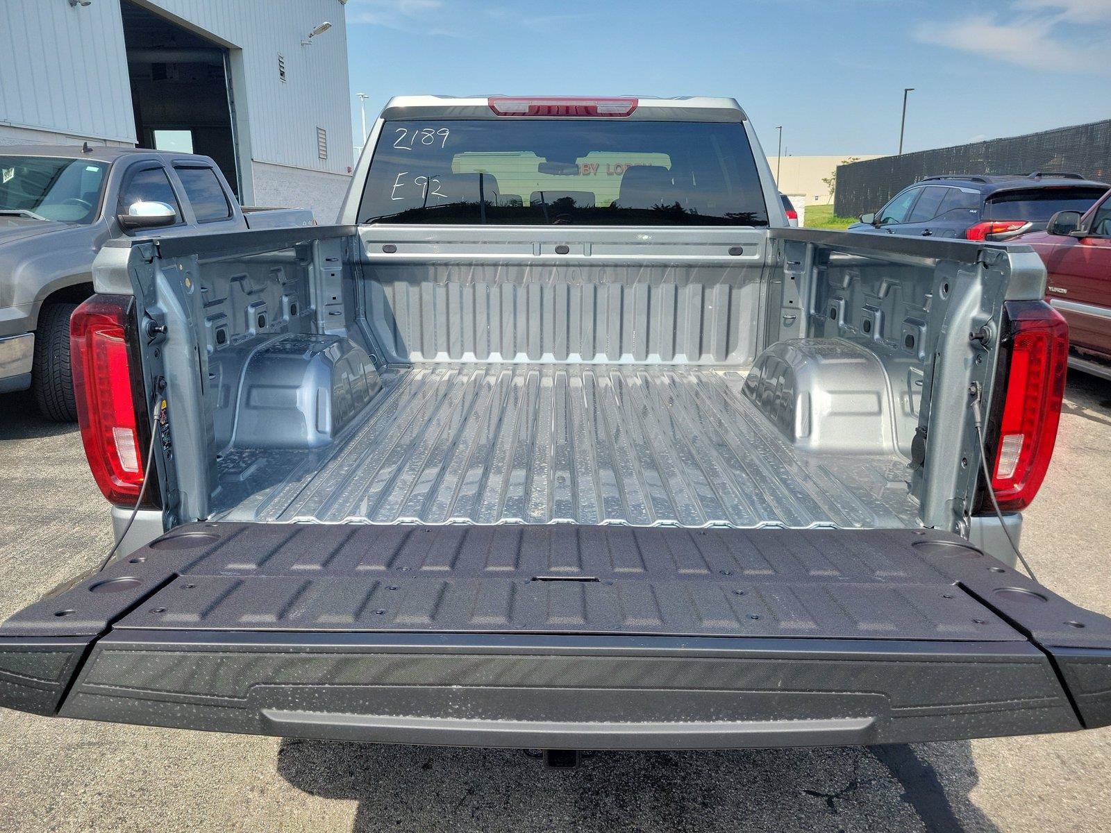 New 2026 GMC Sierra 1500 SLT w/ SLT Premium Package AWD/4WD image 7