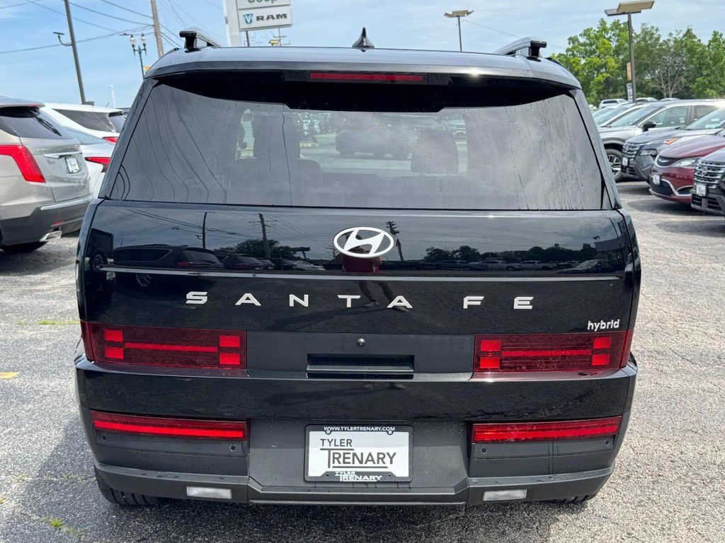 Used 2025 Hyundai Santa Fe SEL FWD image 5
