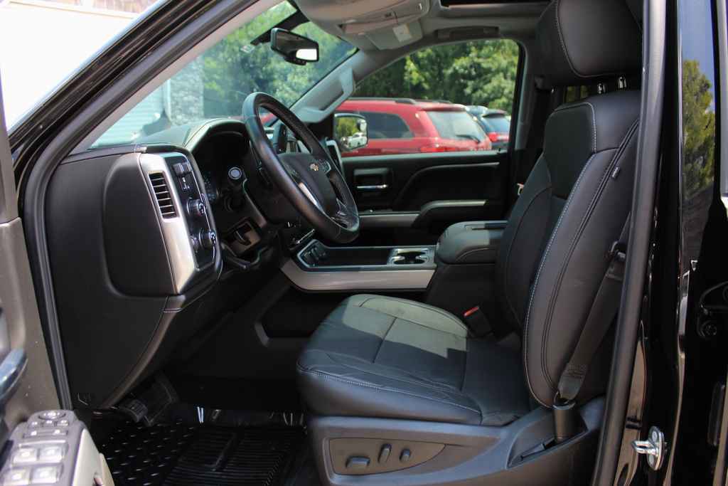 Used 2018 Chevrolet Silverado 1500 LTZ Z71 w/ LTZ Plus Package AWD/4WD image 26