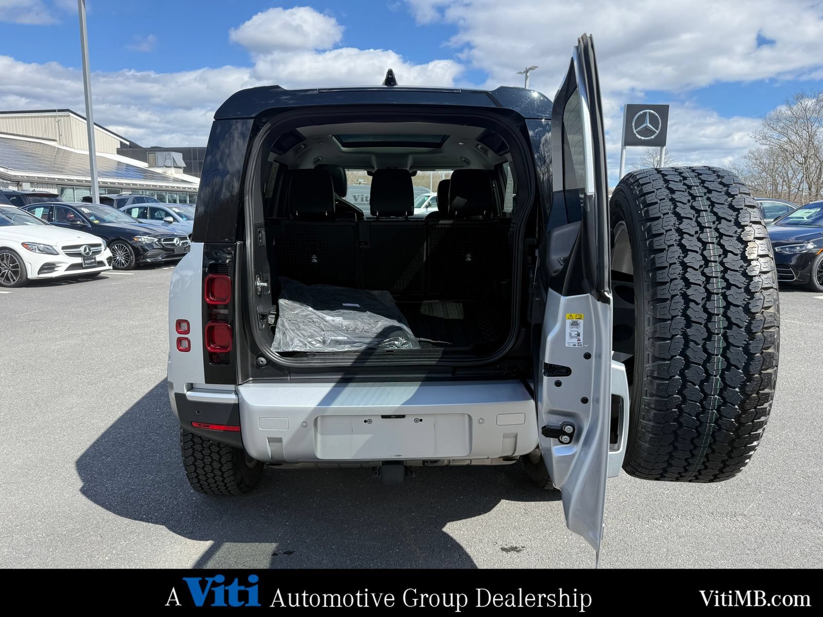 Used 2020 Land Rover Defender 110 First Edition AWD/4WD image 23