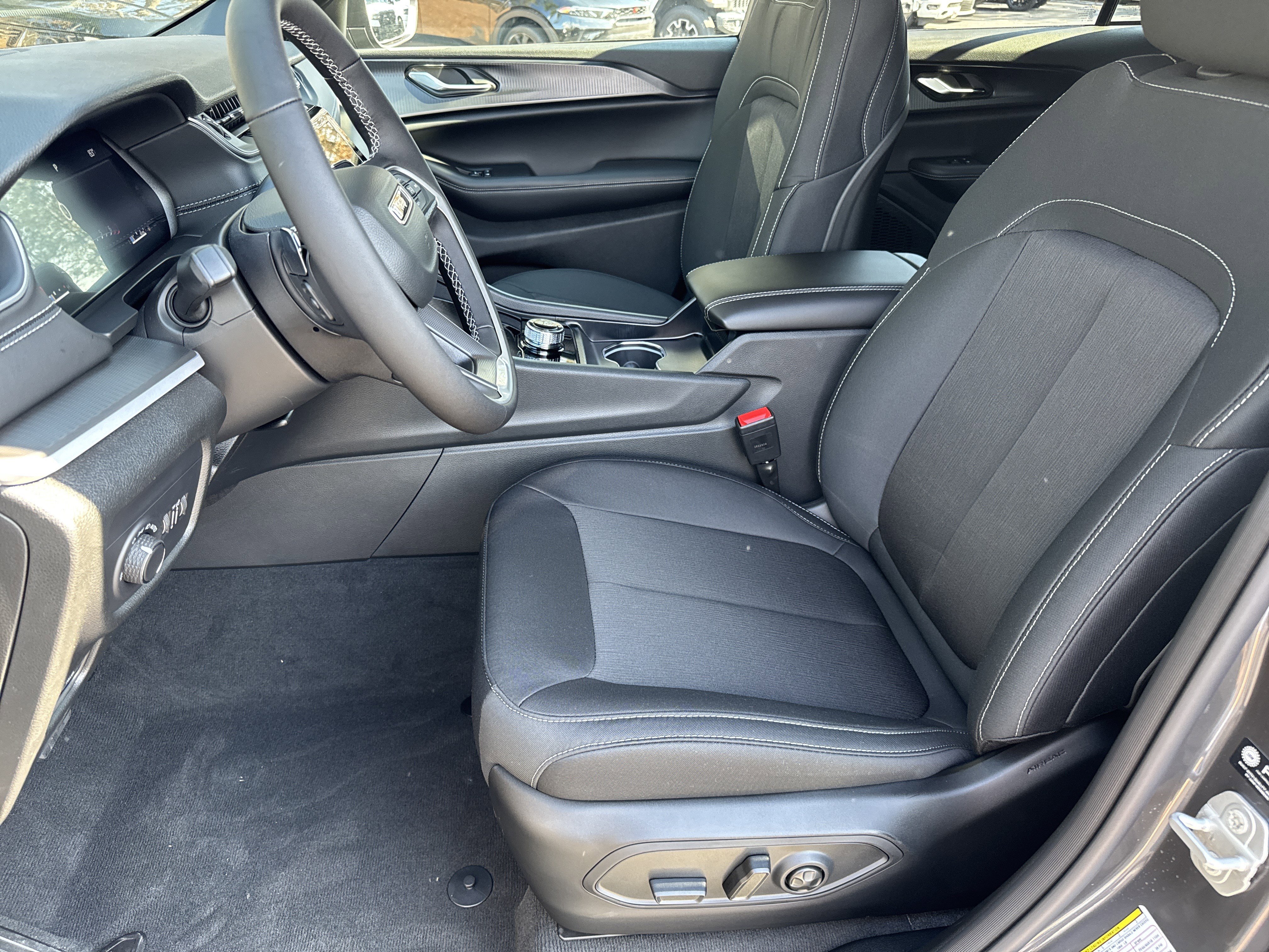 New 2026 Jeep Grand Cherokee Laredo X image 11