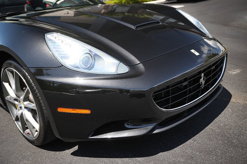 Used 2011 Ferrari California RWD image 12