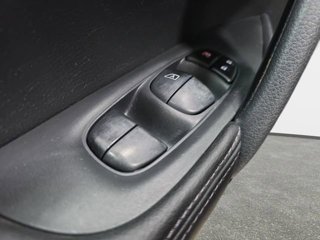 Used 2015 Nissan Rogue SV w/ SV Premium Package AWD/4WD image 25