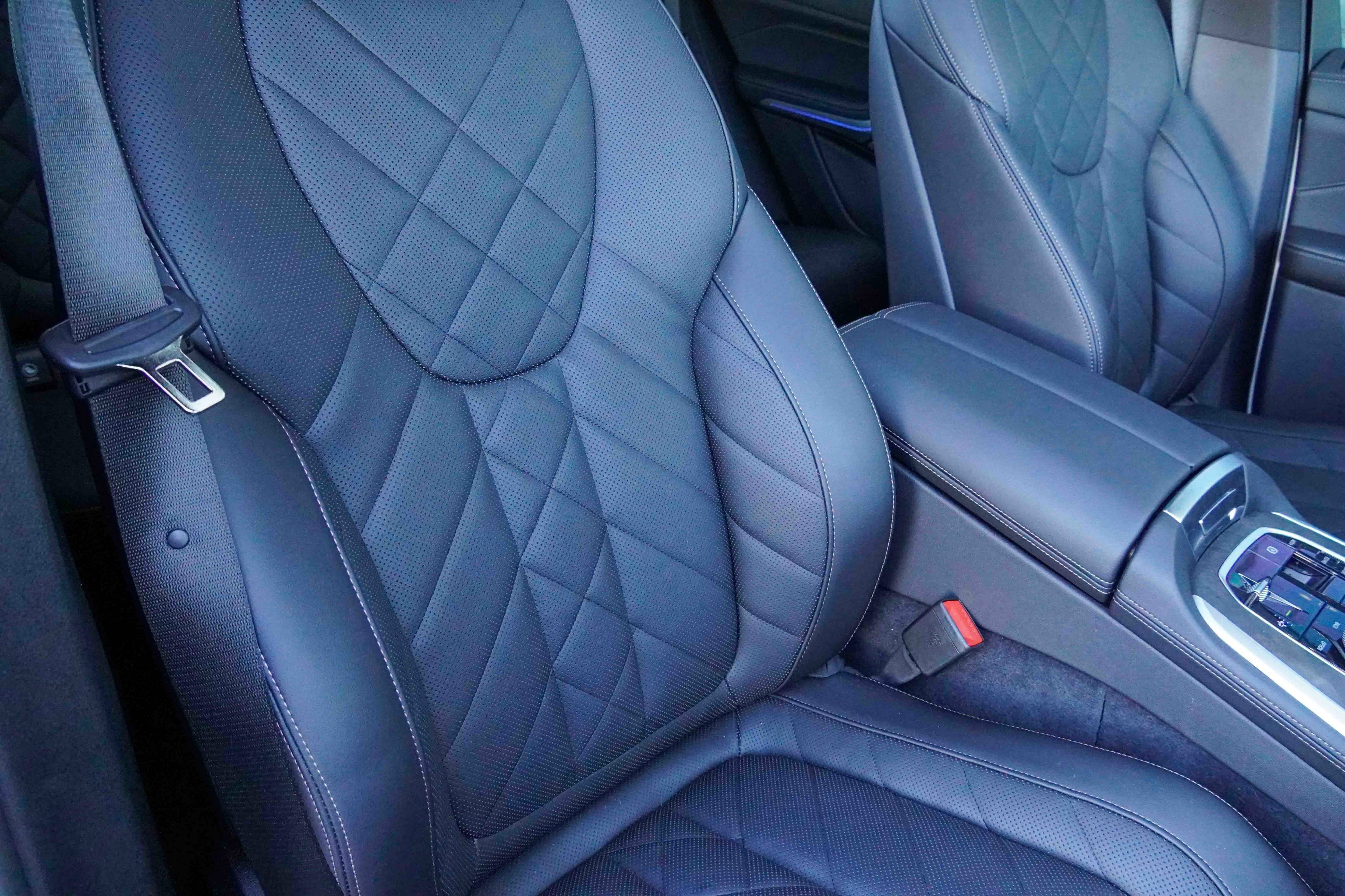 Used 2025 BMW X5 sDrive40i w/ Premium Package image 13