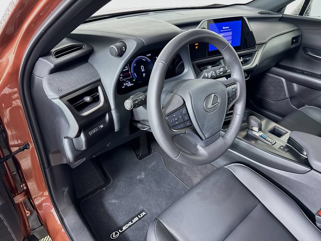 Certified 2025 Lexus UX 300h FWD w/ Accessory Package (Z2) image 9