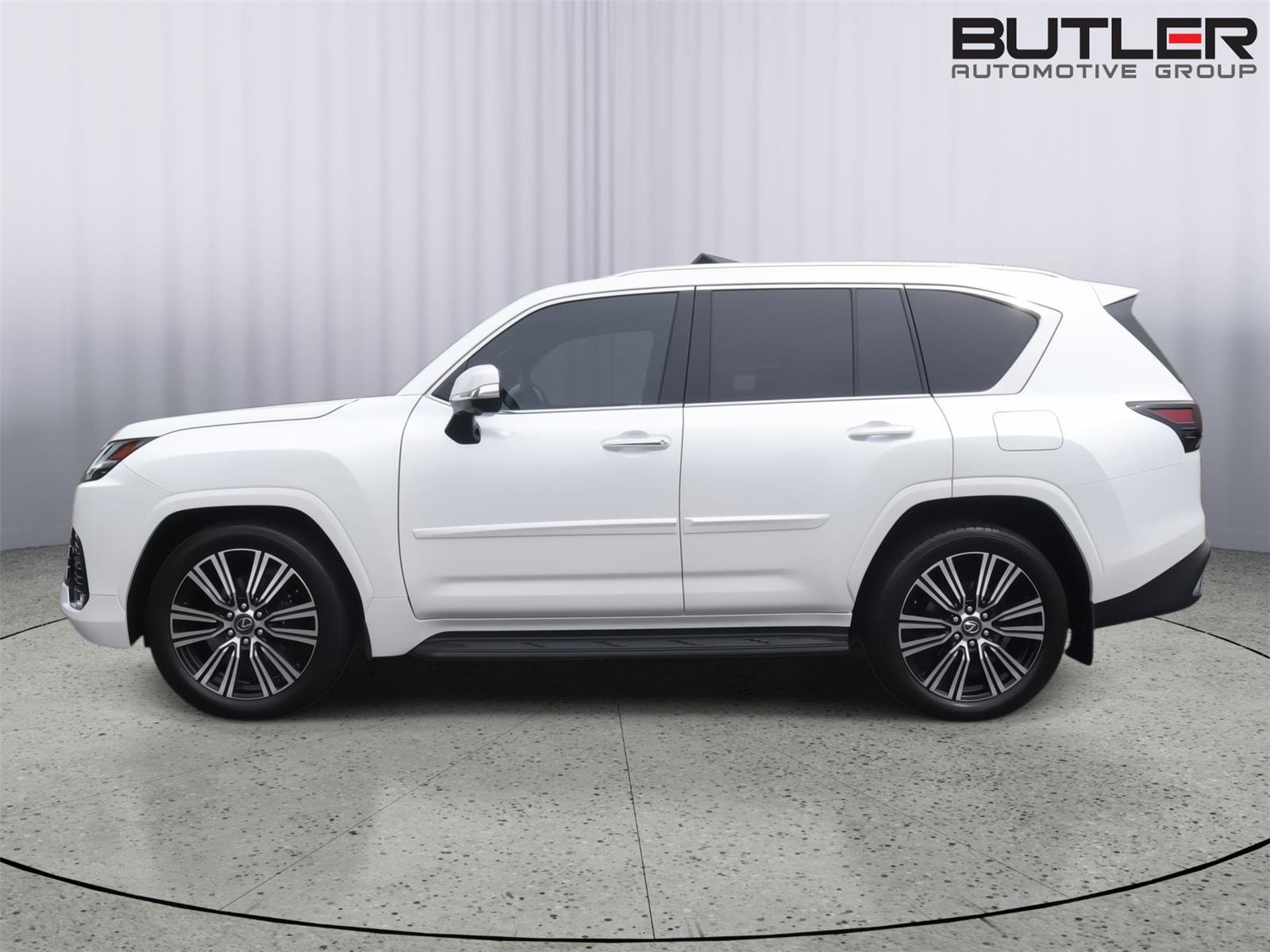 Used 2024 Lexus LX 600 4WD w/ Luxury Package image 4