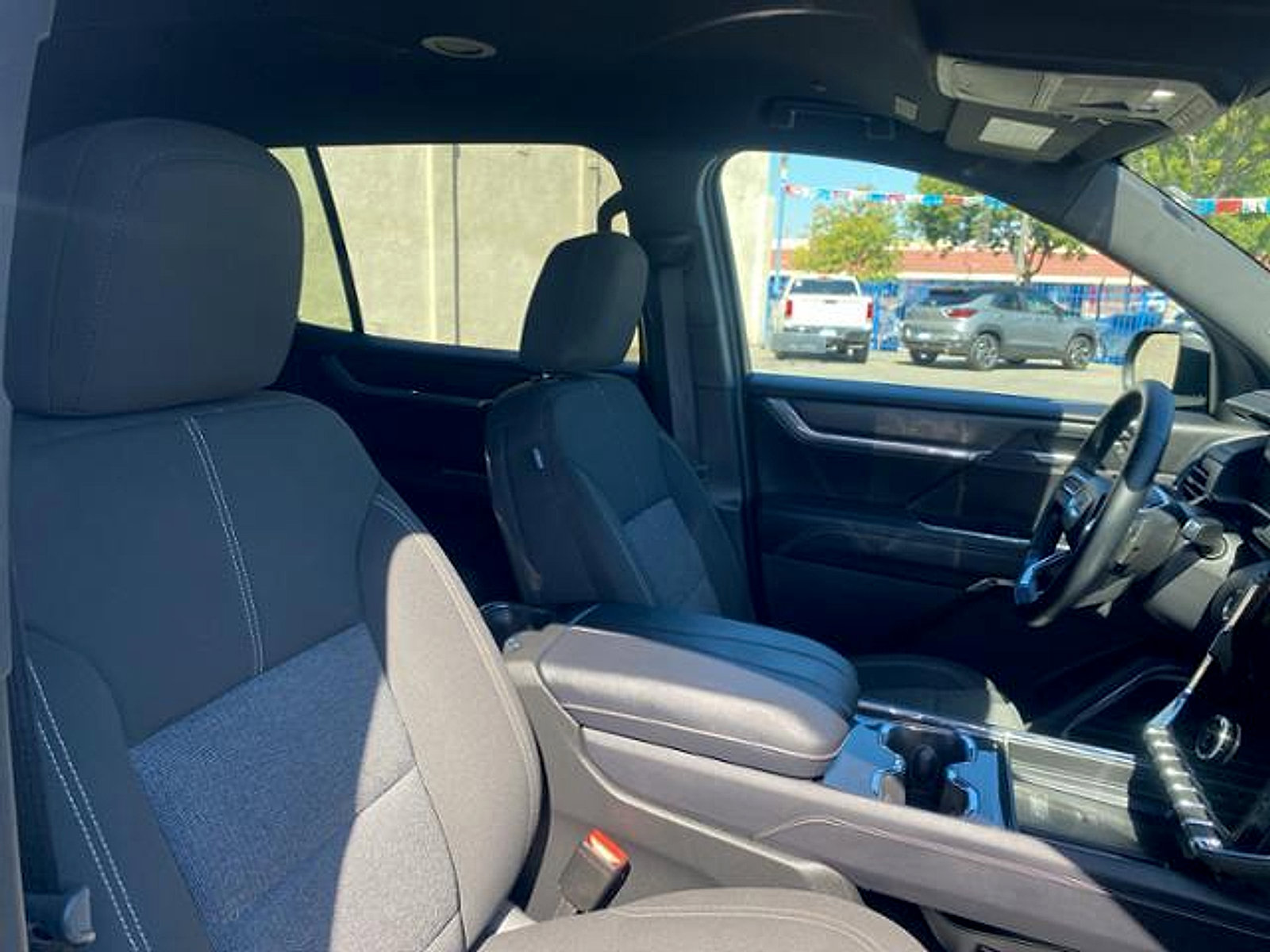 Used 2025 GMC Acadia Elevation AWD/4WD image 24