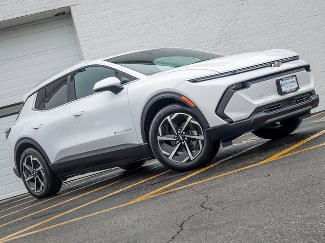 New 2026 Chevrolet Equinox EV LT image 3