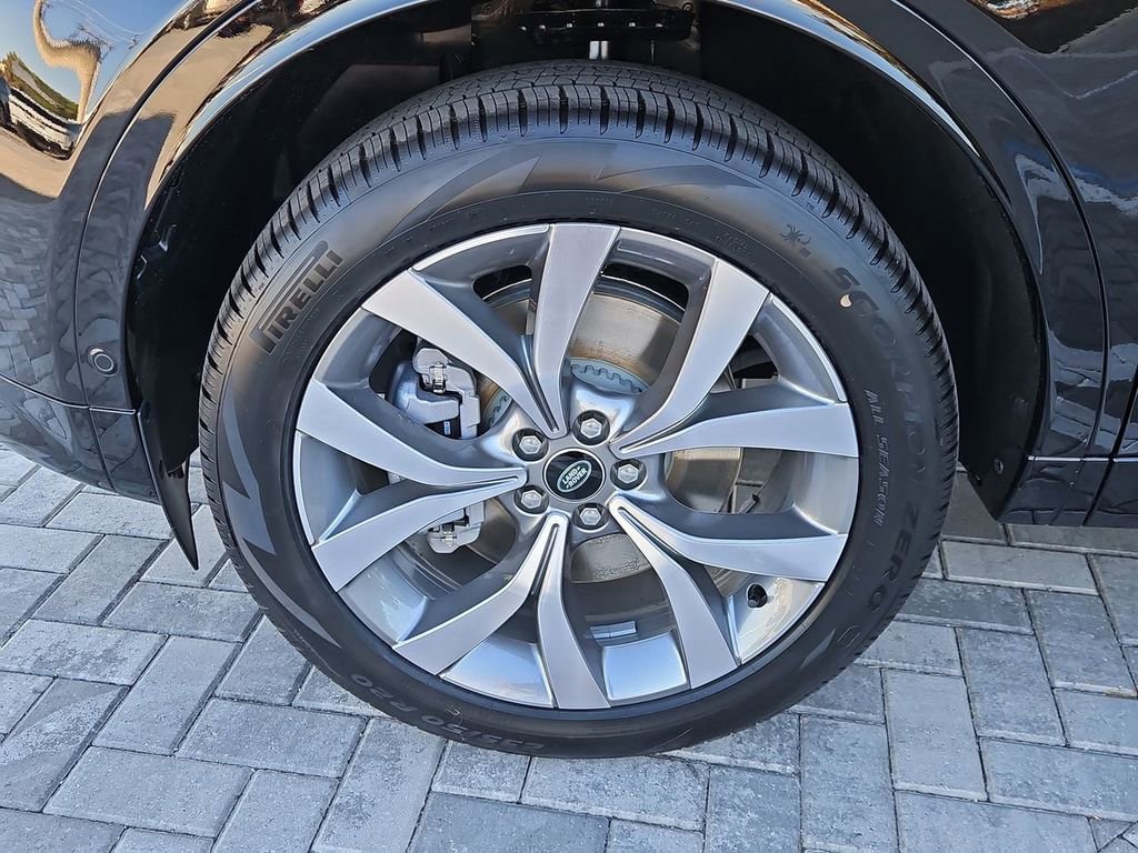 New 2026 Land Rover Discovery Sport Landmark image 13