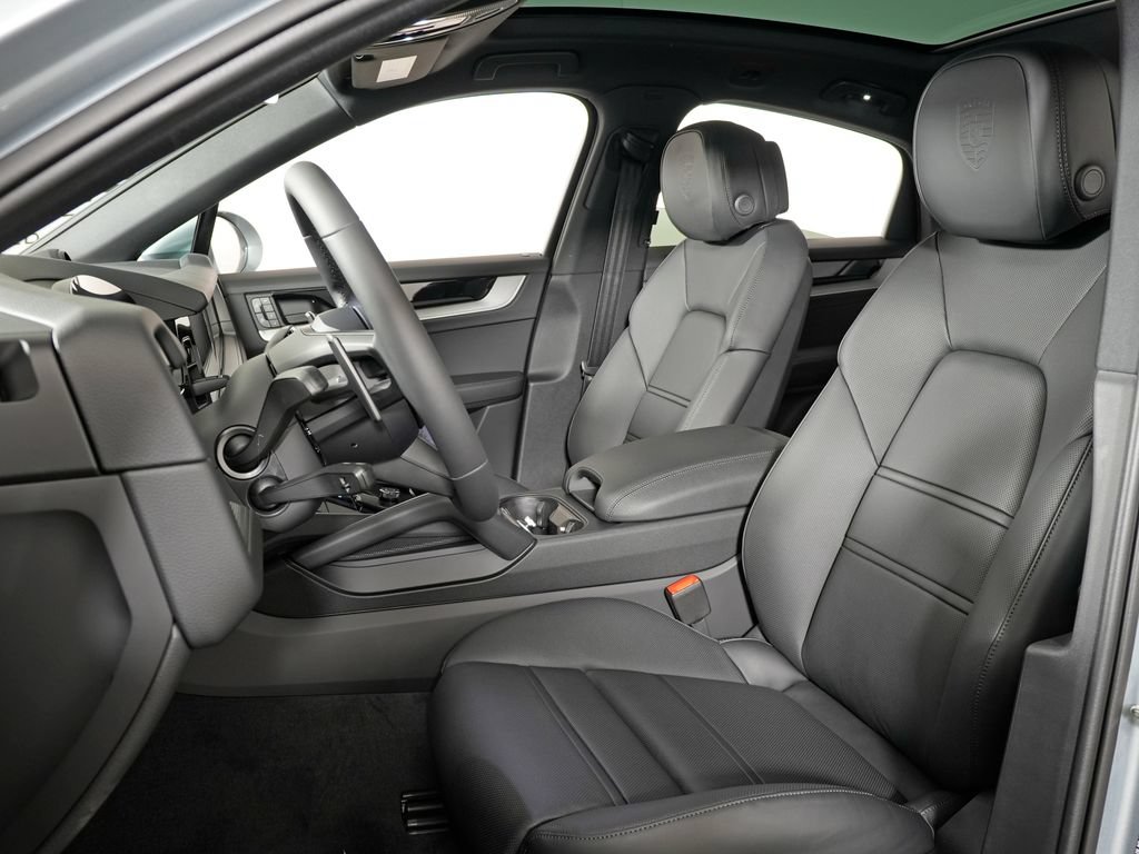 Certified 2026 Porsche Cayenne Coupe AWD/4WD image 5